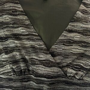 Dressbarn Size 16 Ruched Formal Midi Sleeveless. Striped Marble Swirl